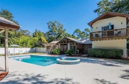 Olde Town House | Spacious 4 bedroom w/pool, Guesthouse & hot tub
