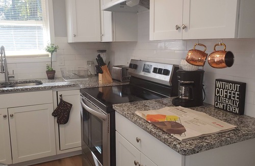 Riverdale House | Spacious 4bdrm/3bth Home- 14 min to Airport