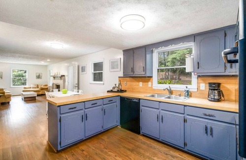Cumming House | Spacious 4bedroom Home with private Acre lot