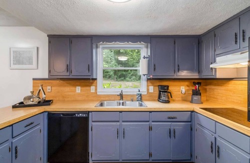 Cumming House | Spacious 4bedroom Home with private Acre lot