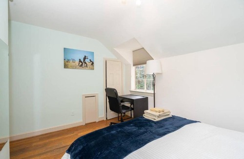Northeast Alexandria House | Spacious 4BR CozySuites in Old Town Alexandria