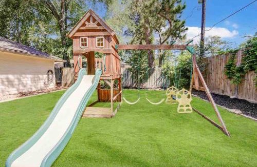 Shenandoah House | Spacious 4BR for Groups - 3 min to Woodlands Mall