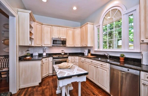 Sherwood Forest House | Spacious 4BR in Cotswold w/Deck