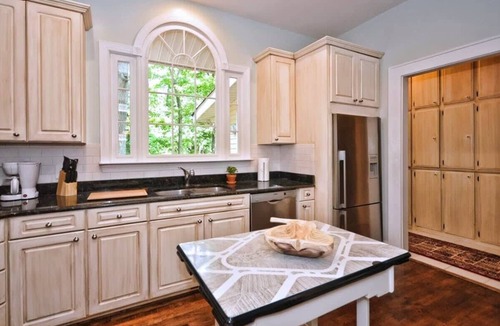 Sherwood Forest House | Spacious 4BR in Cotswold w/Deck