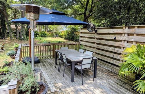 Charleston House | Spacious 4BR Retreat w/Huge Yard, Outdoor Shower, Mins to Beach & Downtown