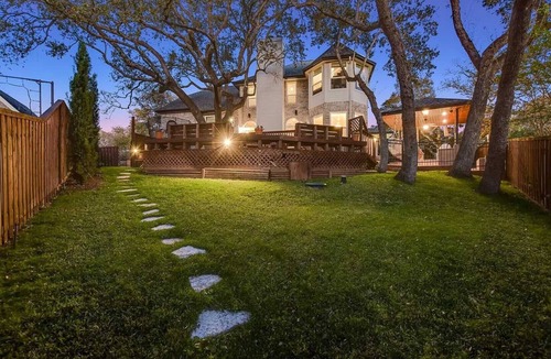 Barton Creek House | Spacious 5 Bdrm Greenbelt Home with Pool - Family & Pet Friendly