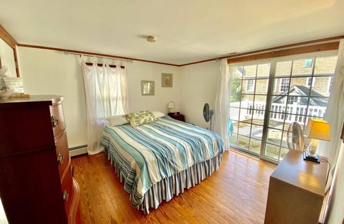 The Pines Cottage | Spacious 5-Bed Beach Cottage in The Pines – Walk to Shops, Dining & Beach!