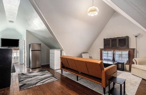 Benton Harbor House | Spacious 5-bedroom house in marvelous Benton Harbor art district