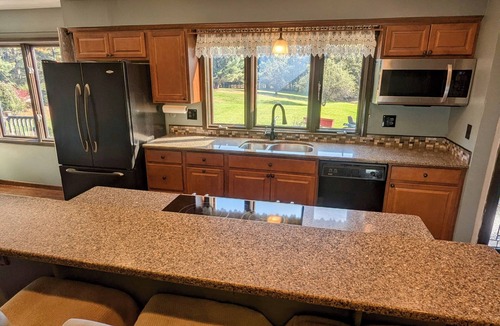 Howell House | Spacious 5-bedroom, 4 bath house on 10 acres in Charming Hartland