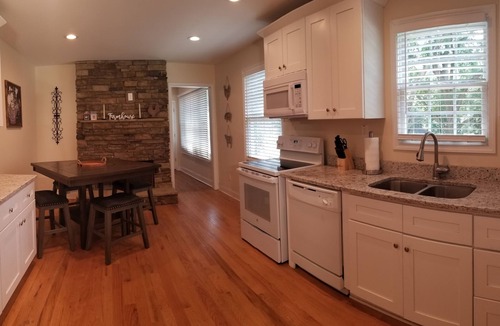 Lithonia House | Spacious 5-bedroom Farmhouse and Tiny House Combo close to Atlanta