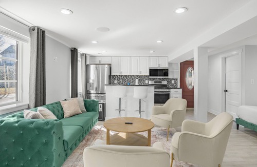 Virginia Square House | Spacious 5-bedroom house in lovely Arlington with AC, WiFi