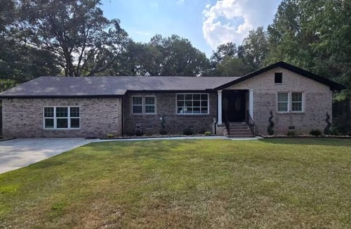 Conyers House | Spacious 5BDR Retreat Patio Grill Firepit SmallGym