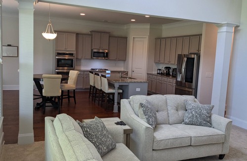 Covington House | Spacious 5BR 4BA Retreat: The Best Kept Secret in Covington