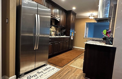 Austin House | Spacious 6-bedroom 3 Bathroom house. Near UT, Downtown, COTA & Lots More
