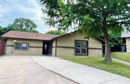Austin House | Spacious 6-bedroom 3 Bathroom house. Near UT, Downtown, COTA & Lots More