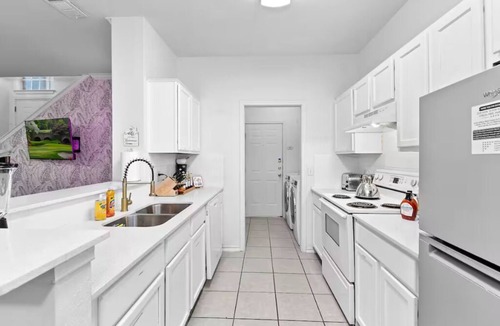 Austin House | Spacious 6-bedroom house with WiFi, Backyard and AC in amazing Austin!