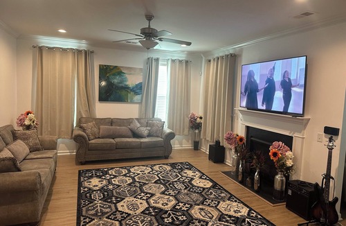Greer House | Spacious 6-bedroom house with AC in beautiful Greer