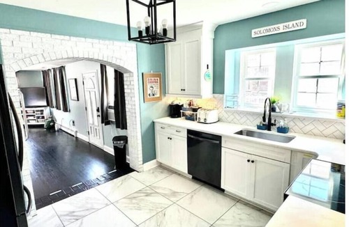 Solomons House | Spacious 6-Bedroom Solomons Island Retreat Walk to Waterfront & Shops