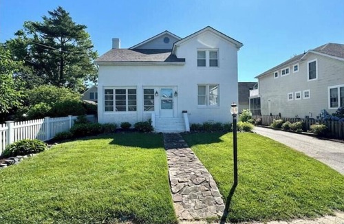 Solomons House | Spacious 6-Bedroom Solomons Island Retreat Walk to Waterfront & Shops