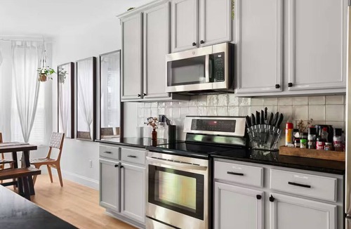 East MLK House | Spacious 6-BR Austin Oasis near River & Downtown