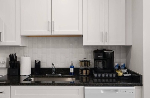Kingman Park Hotel | Spacious 6BedroomHome+GarageParking+H StCorridorDC
