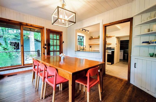 Hendersonville House | Spacious 6BR Compound | Free Tix | 15 Min to Town