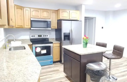 Seabrook House | Spacious 7-bedroom house in lovely Lanham