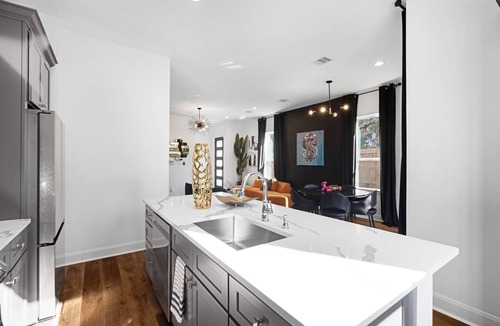 Northside House | Spacious 8BR Duplex w/Rooftop & EV — Sleeps 16+