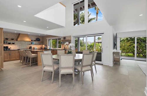 Historic Kailua Village House | Spacious 8BR w/Ocean Views, Sleeps 16 with AC in fabulous Kailua-Kona