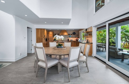 Historic Kailua Village House | Spacious 8BR w/Ocean Views, Sleeps 16 with AC in fabulous Kailua-Kona