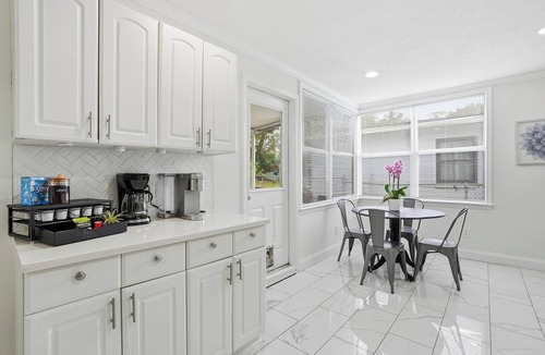 East Arlington House | Spacious and comfortable house in Avondale. Ideal for longer stays. Pet friendly