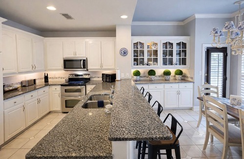 Gunter Afs House | Spacious and Elegant 5BR Home Near EastChase Mall!