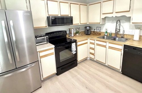 Greensboro House | Spacious and Luxury 3-bedroom townhome in tranquil Greensboro