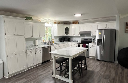 Townville House | Spacious and quiet lakehouse with dock on Lake Hartwell