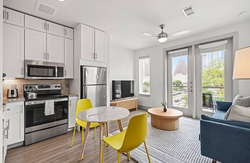 Waller Creek District Hotel | Spacious Apartment for Long-Term Comfort in Downtown Austin | Kitchen & Pool