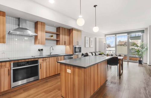 Clarendon Apartment | Spacious Apartment in Prime Location Near Metro