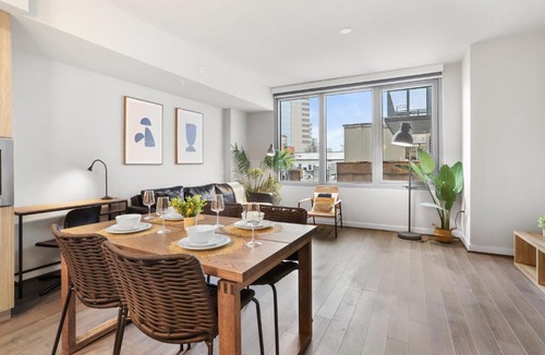 Clarendon Apartment | Spacious Apt Near Metro in Prime Area