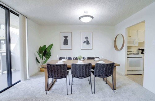 Crystal City Apartment | Spacious Apt with Pool & Gym in Arlington