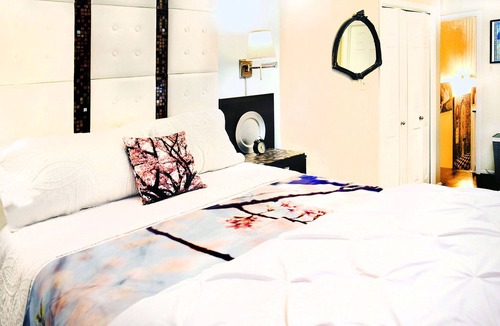 West End House | Spacious Artistic Home Steps To Georgetown And The White House!