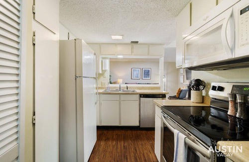 Highland Hills Apartment | Spacious ATX Apt | Private Deck + All Essentials