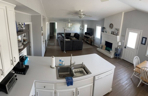 Atlantic Beach House | Spacious Beach House w/hot tub - Oceanside 2 1/2 blocks from the beach!