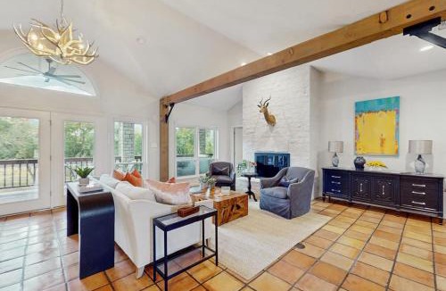Horseshoe Bay West House | Spacious Beautiful Home with Full Kitchen, Balcony and Patio, Next to Golf Course