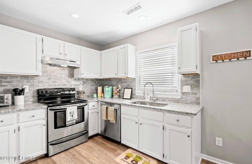 Camellia Heights House | Spacious & Cheerful 4-bed 8 Mins from Beach