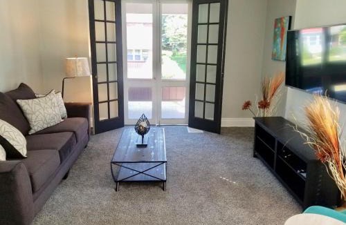 Brighton Heights House | Spacious & Clean 3BR 2 Balconies Parking