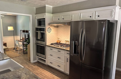 Windwood House | Spacious, Cozy, & Central Cstat Stay | Sleeps 13