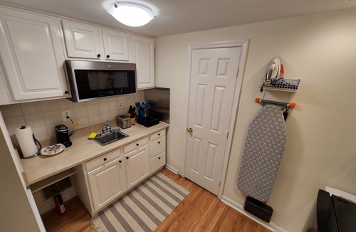 West End House | Spacious & Cozy Private Suite | Minutes to DC