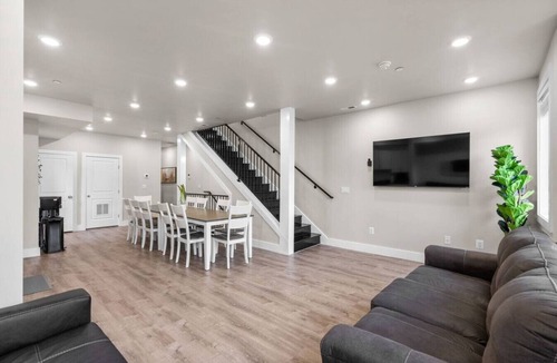 Kingman Park Apartment | Spacious District Dwelling+6Bed+4Bath+Well Located