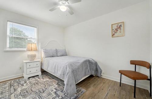Raleigh House | Spacious Family 3BR Quiet Raleigh Near North Hills Free Parking WiFi