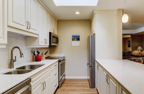Beach Lagoon Condo | Spacious Getaway, Steps Away From The Ocean
