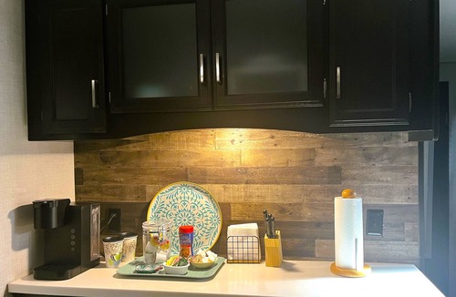 Dripping Springs House | Spacious Glamper with TWO fireplaces, sleeps 2-4 in charming Dripping Springs
